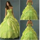 Нежно-зеленое бальное платье